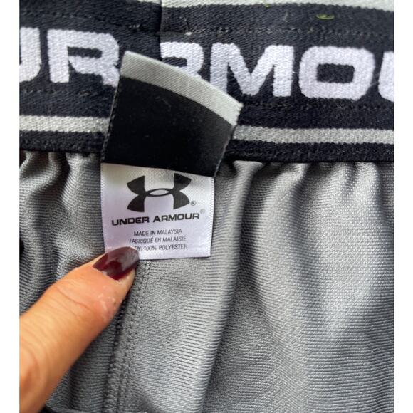 Under Armour Training Short Youth Sz L Gently used - Picture 8 of 8